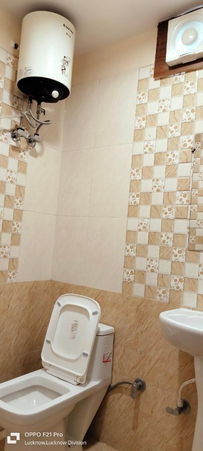 Hotel Kbs Lucknow Eksteriør billede