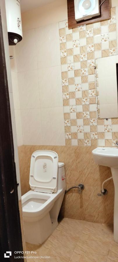 Hotel Kbs Lucknow Eksteriør billede