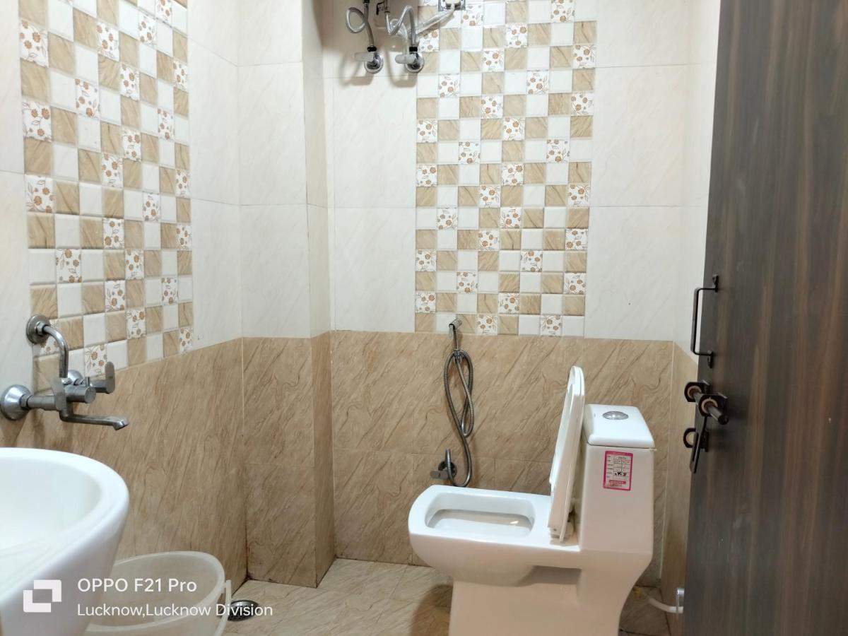 Hotel Kbs Lucknow Eksteriør billede