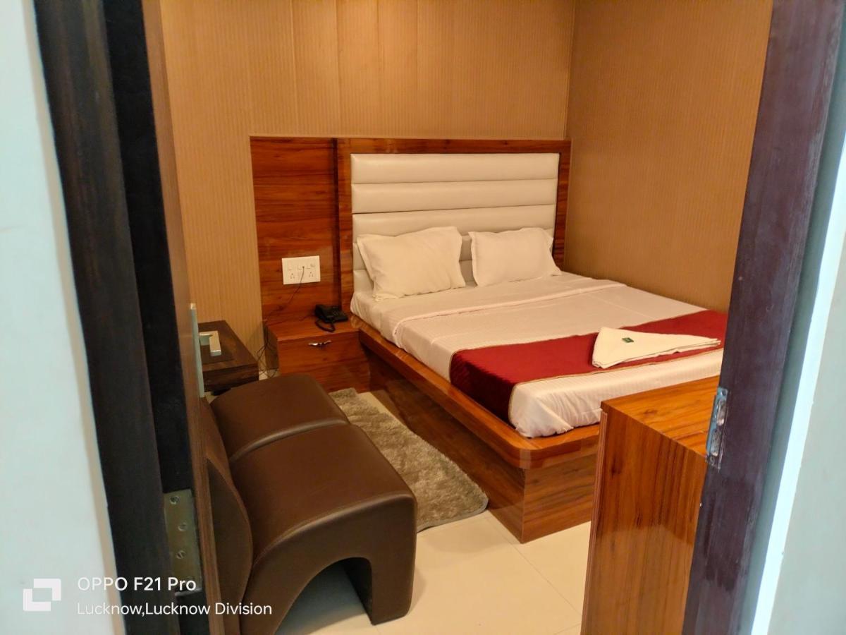 Hotel Kbs Lucknow Eksteriør billede