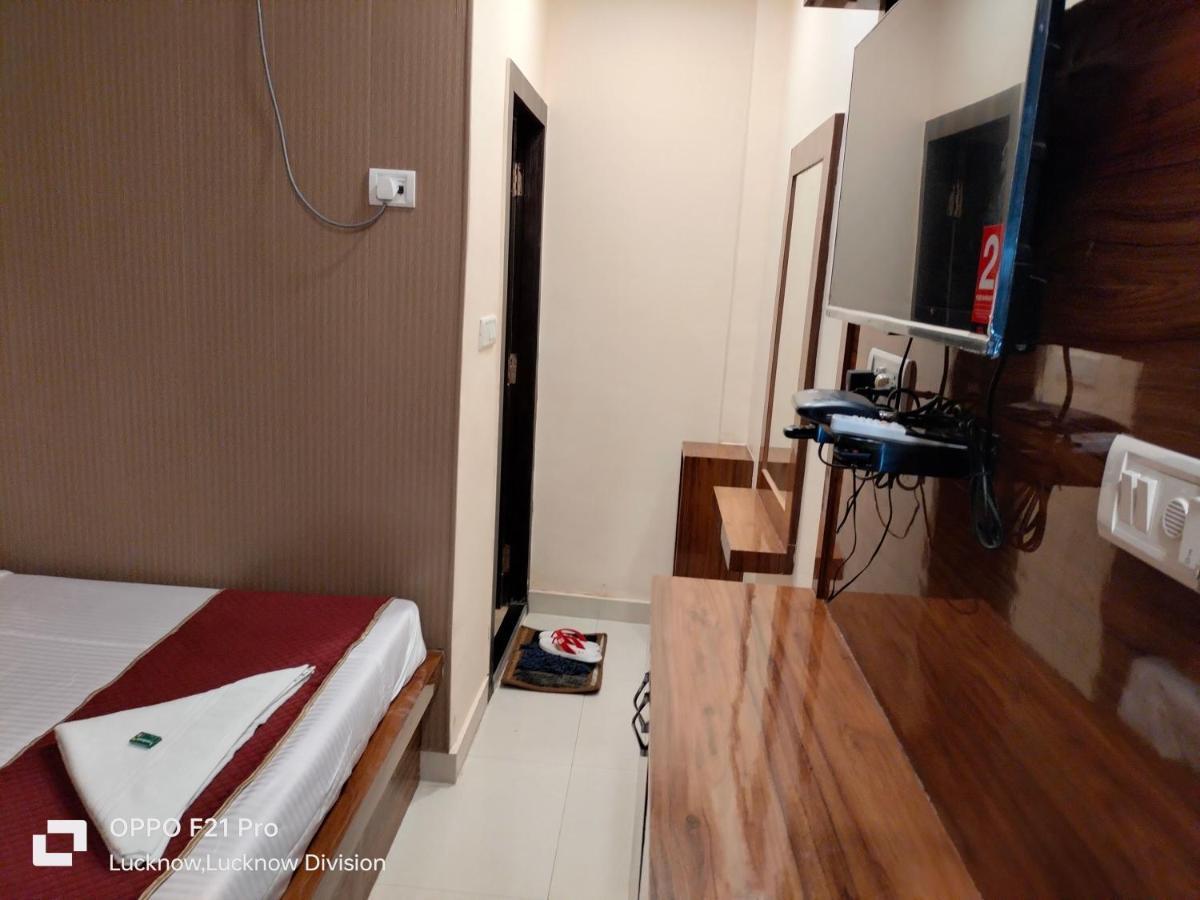 Hotel Kbs Lucknow Eksteriør billede