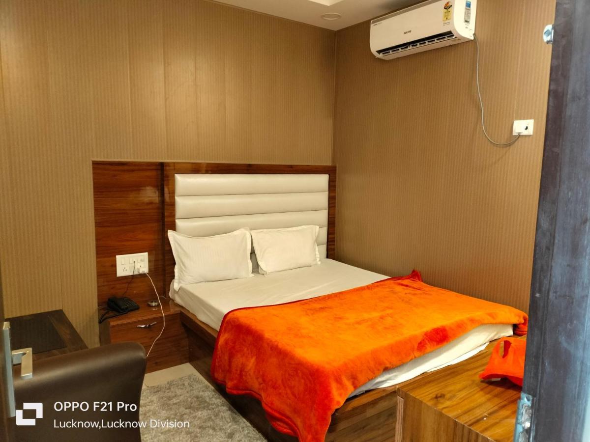 Hotel Kbs Lucknow Eksteriør billede